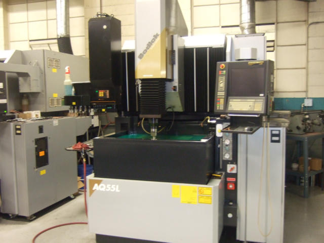 Superior Machinery :: Sodick AQ55L 3-Axis Linear CNC Sinker EDM 03.jpg